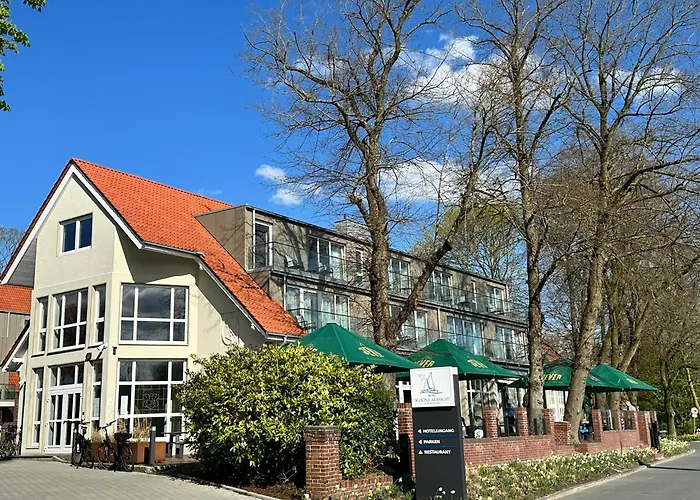 Hotel Schoene Aussicht, Stilvoll Modern, Direkt Am Ruestersieler Hafen